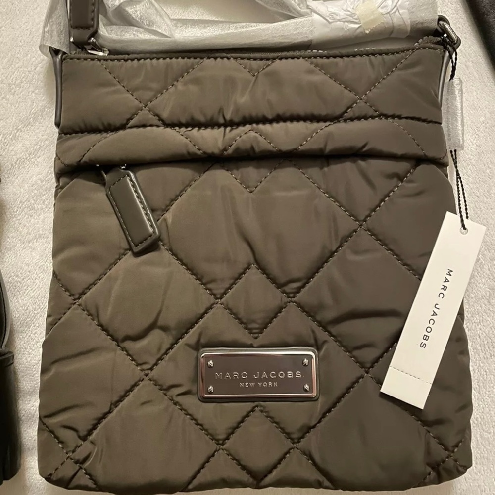 🎉HP🎉New Marc Jacobs Nylon Adjustable Crossbody in Ash/ Army Green🖤 - Picture 6 of 10